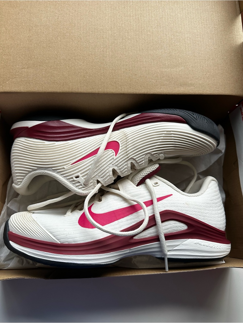 Like New Nike Vapor 12 Tennis Womens shoes size 9